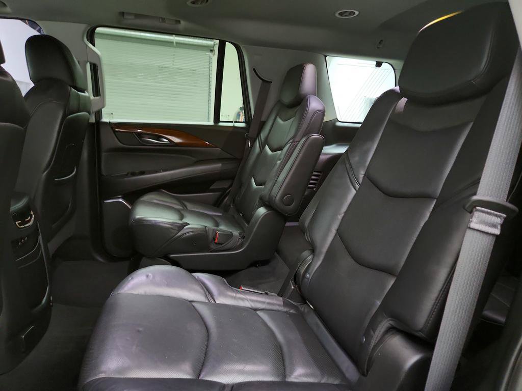 Used 2019 Cadillac Escalade Luxury AWD/4WD image 23