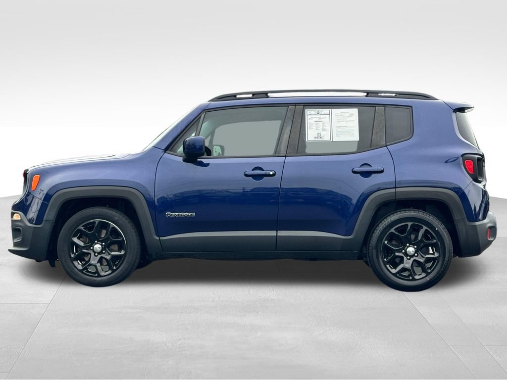 Used 2016 Jeep Renegade Latitude w/ Cold Weather Group FWD image 4