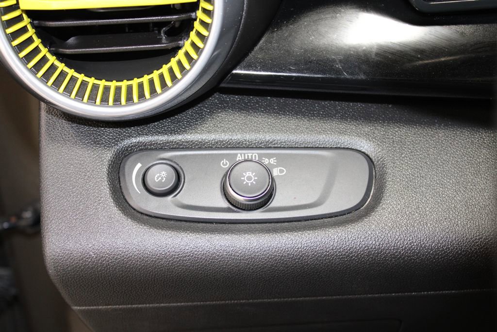 Used 2024 Chevrolet Trax ACTIV w/ Sunroof Package image 24