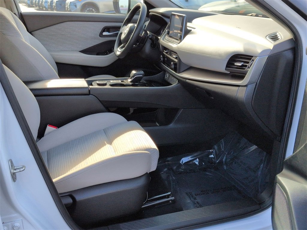 Used 2023 Nissan Rogue SV image 19