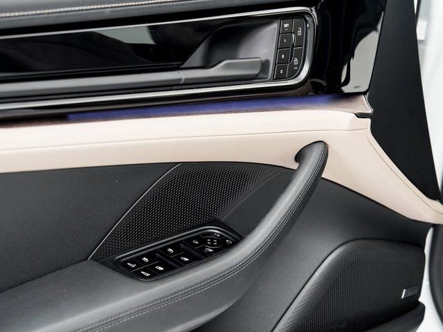 Certified 2025 Porsche Panamera 4 image 8