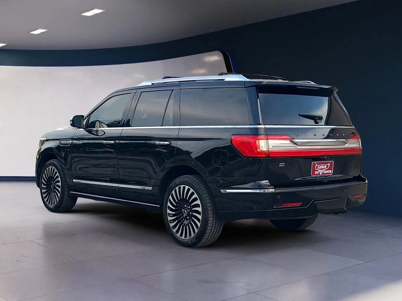 Used 2019 Lincoln Navigator Black Label w/ Cargo Package AWD/4WD image 3