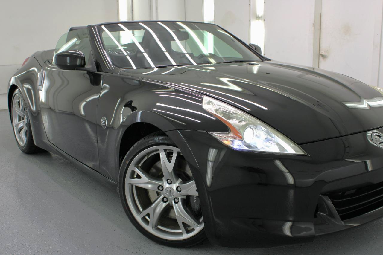 Used 2010 Nissan 370Z Touring w/ Sport Pkg RWD image 14