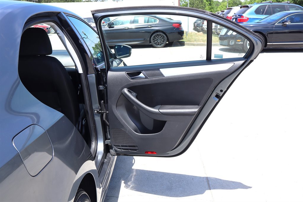 Used 2012 Volkswagen Jetta TDI FWD image 28