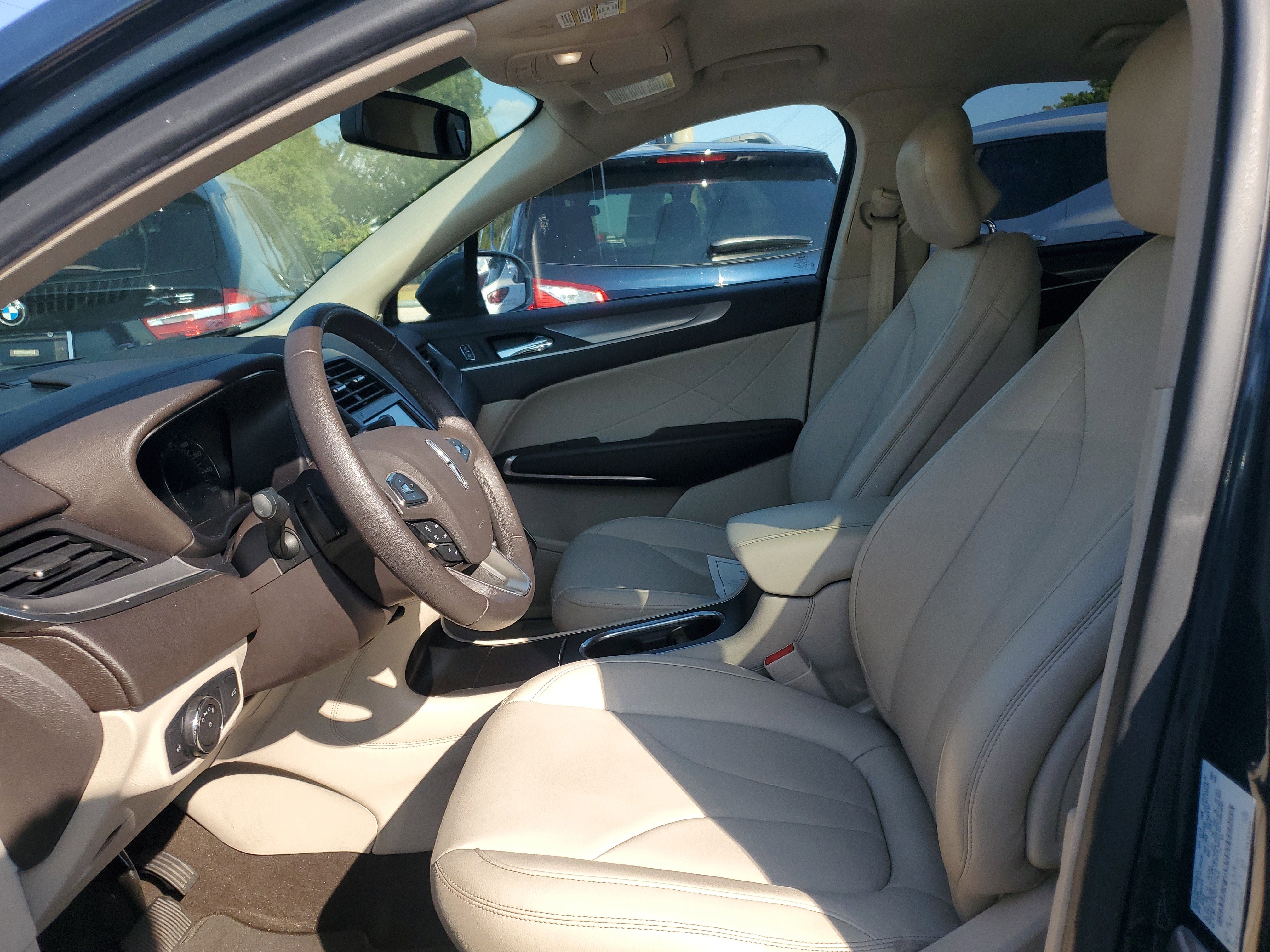 Used 2019 Lincoln MKC Premiere image 11