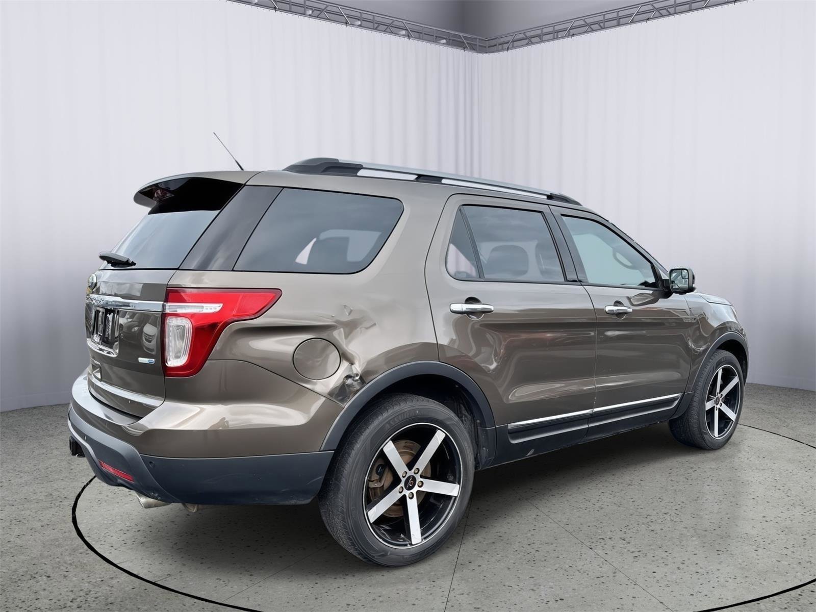 Used 2015 Ford Explorer XLT image 6