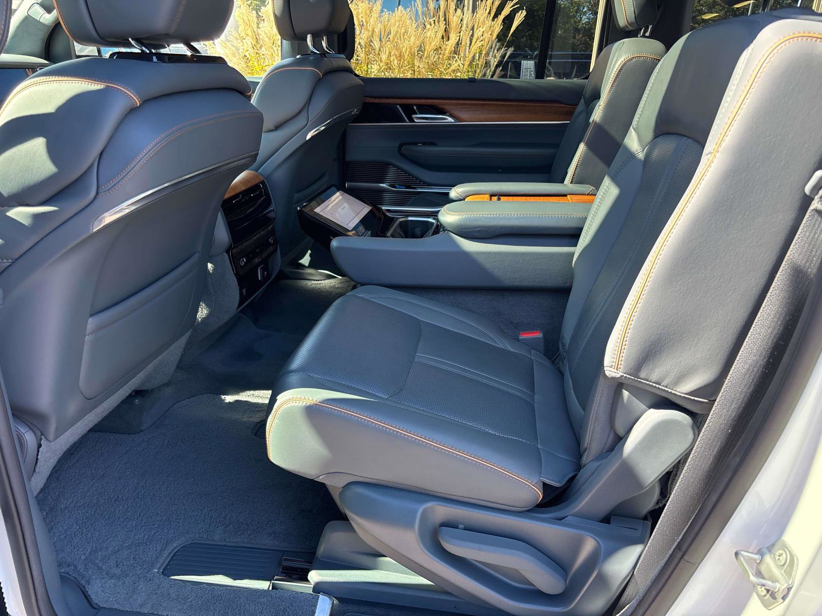 Used 2022 Jeep Grand Wagoneer Series II w/ Convenience Group III image 9