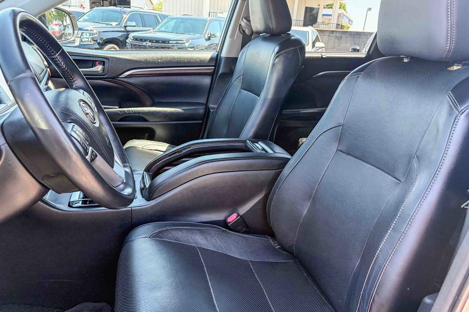 Used 2015 Toyota Highlander Limited Platinum AWD/4WD image 16
