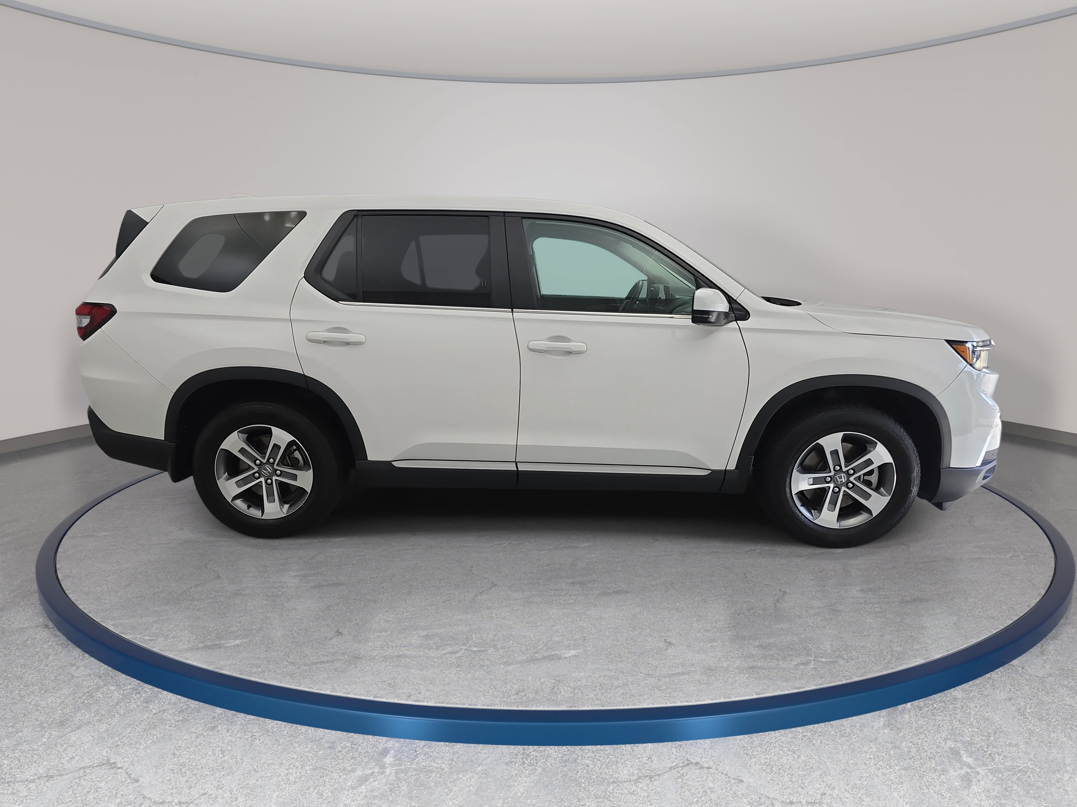 Certified 2025 Honda Pilot EX-L image 4