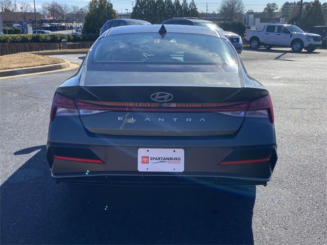 Used 2024 Hyundai Elantra SEL w/ Convenience Package image 5