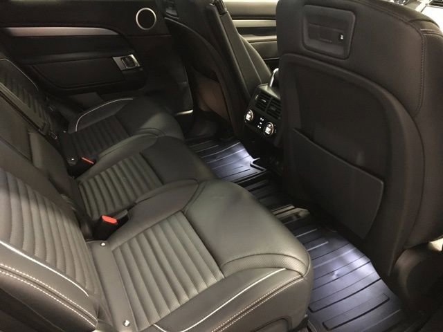 New 2024 Land Rover Discovery Dynamic SE image 31