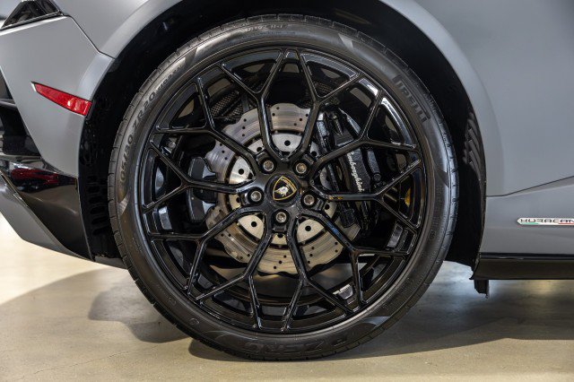 Used 2022 Lamborghini Huracan EVO RWD image 22