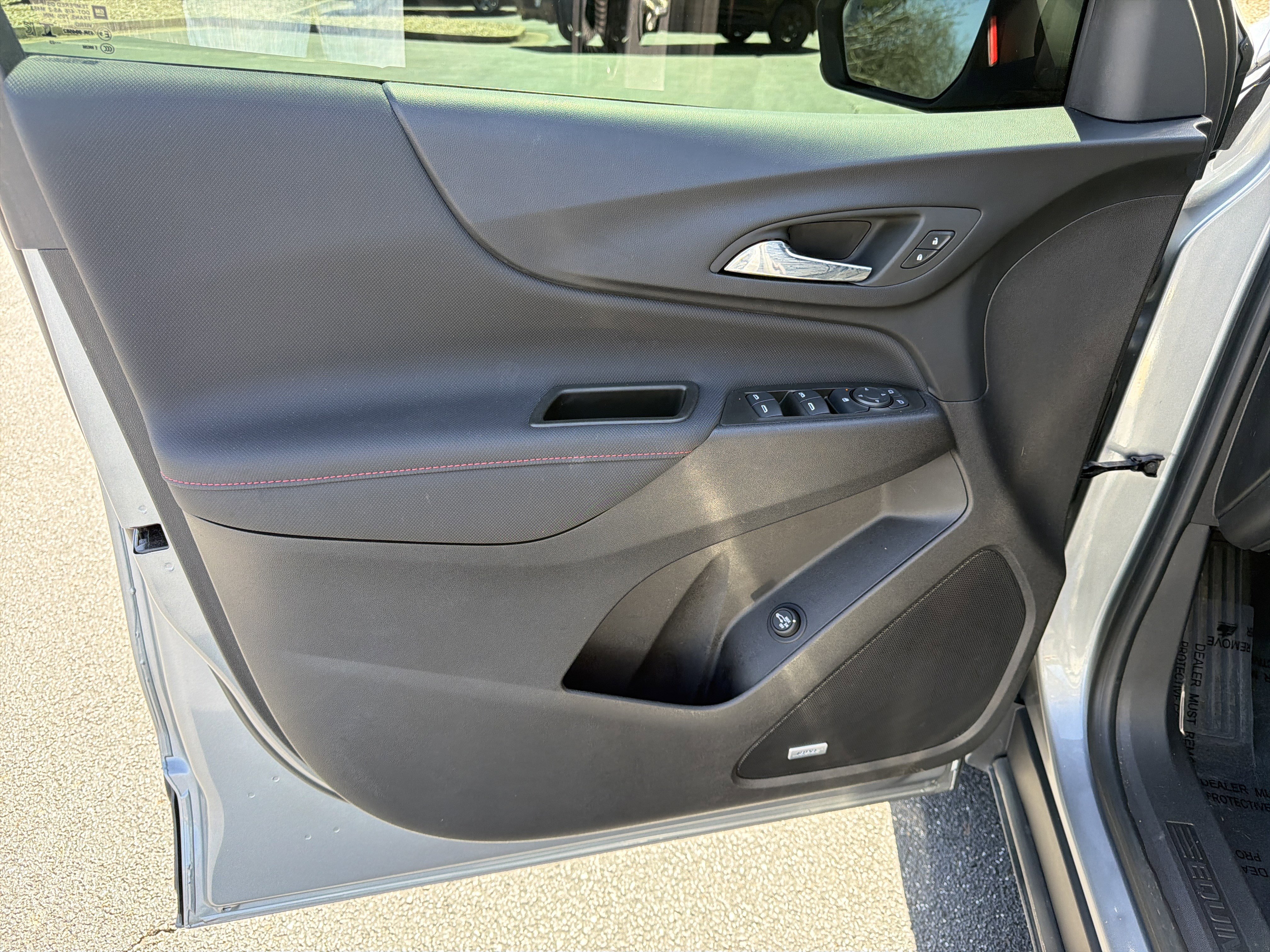 Used 2023 Chevrolet Equinox RS w/ RS Leather Package image 10