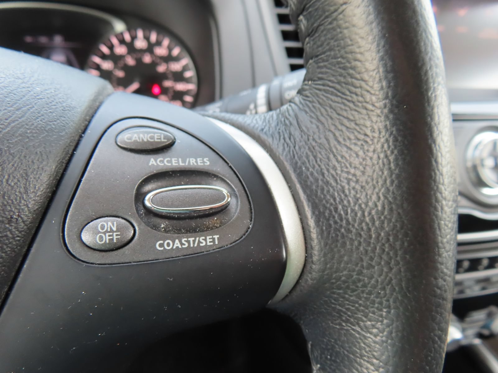 Used 2018 Nissan Pathfinder SV AWD/4WD image 22