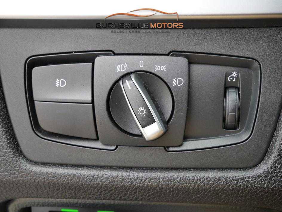 Used 2018 BMW 330i xDrive Sedan w/ Premium Package image 16