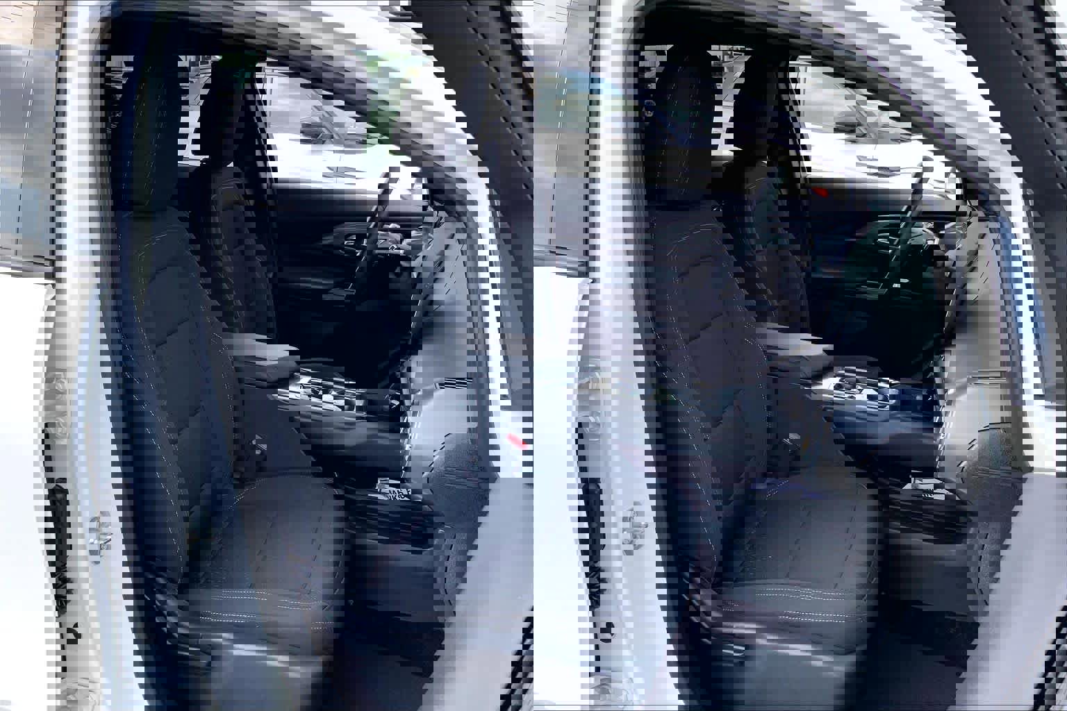 Used 2025 Chevrolet Equinox EV LT image 8