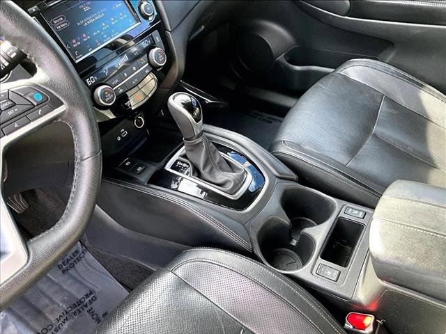 Used 2019 Nissan Rogue SL w/ Premium Package image 15