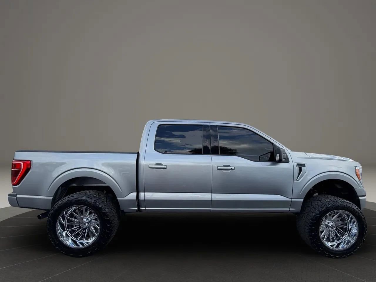 Used 2021 Ford F150 XLT w/ Equipment Group 302A High RWD image 11