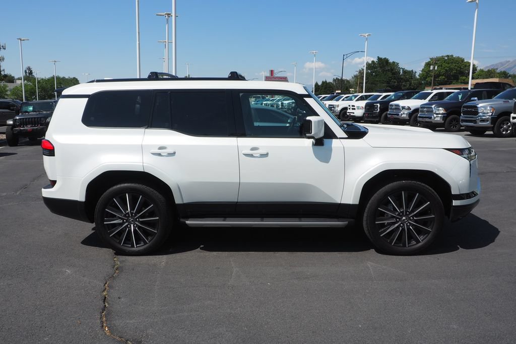 Used 2024 Lexus GX 550 w/ Cold Area Package AWD/4WD image 8