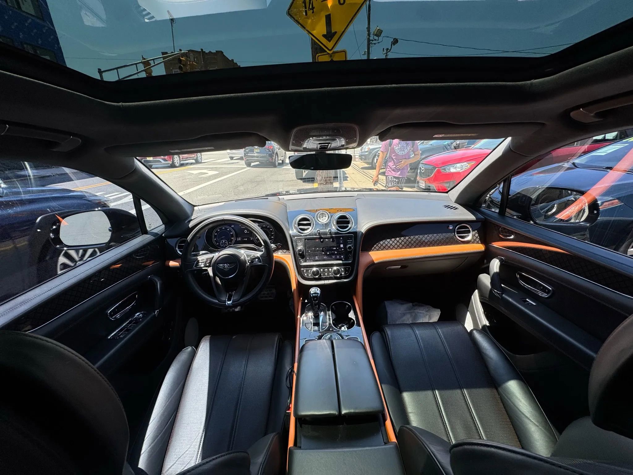 Used 2020 Bentley Bentayga Design Series image 36