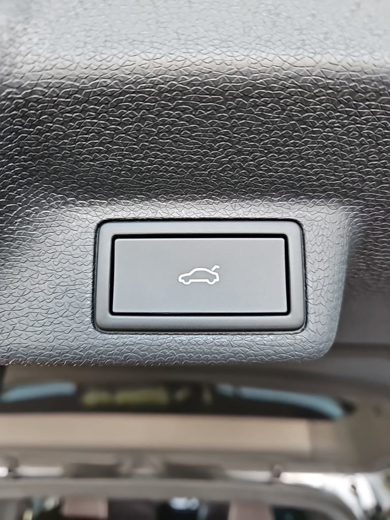 Used 2025 Volkswagen ID. Buzz Pro S Plus image 20