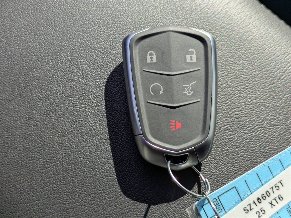 Used 2025 Cadillac XT6 Luxury image 34