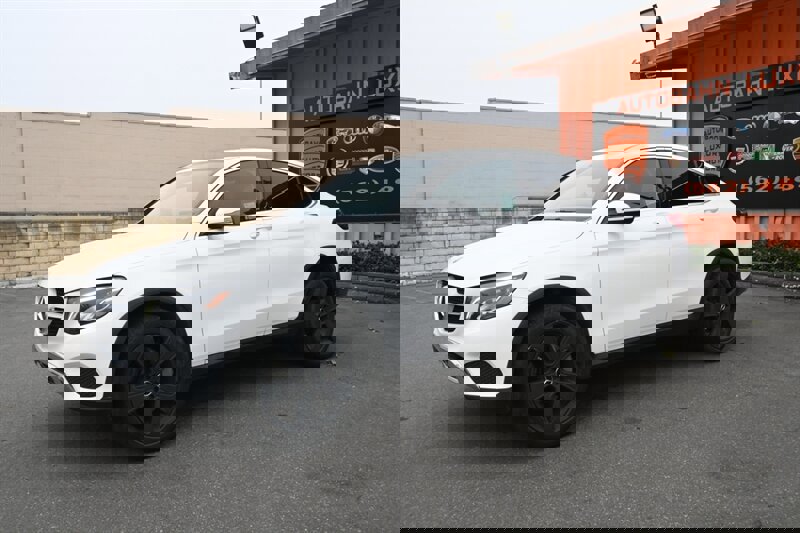 Used 2018 Mercedes-Benz GLC 300 4MATIC Coupe image 6