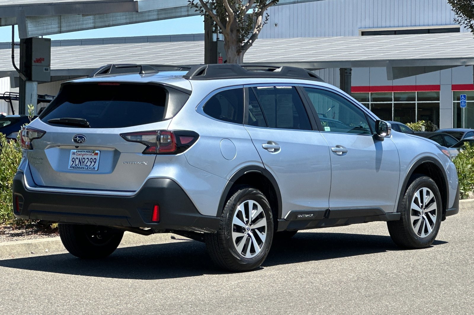 Used 2022 Subaru Outback Premium image 4