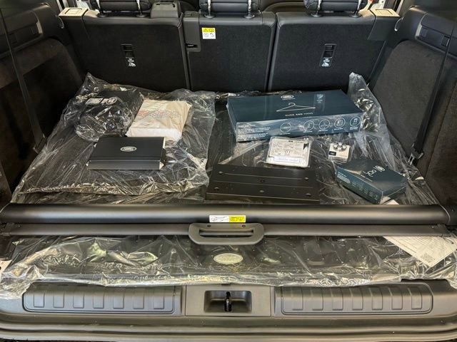 New 2024 Land Rover Discovery Dynamic SE image 30