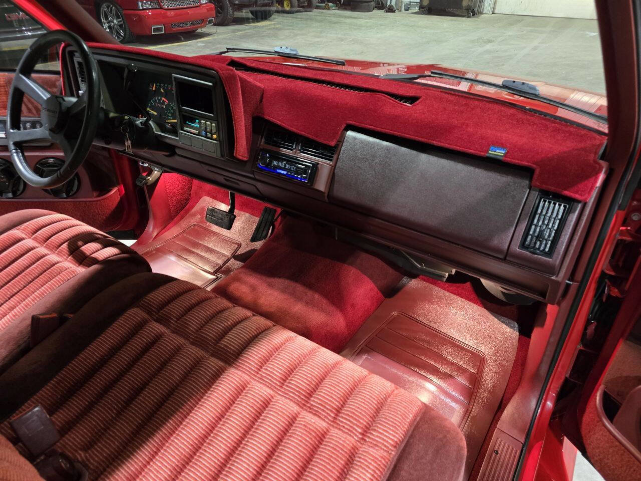 Used 1992 Chevrolet Silverado 1500 2WD Regular Cab image 31