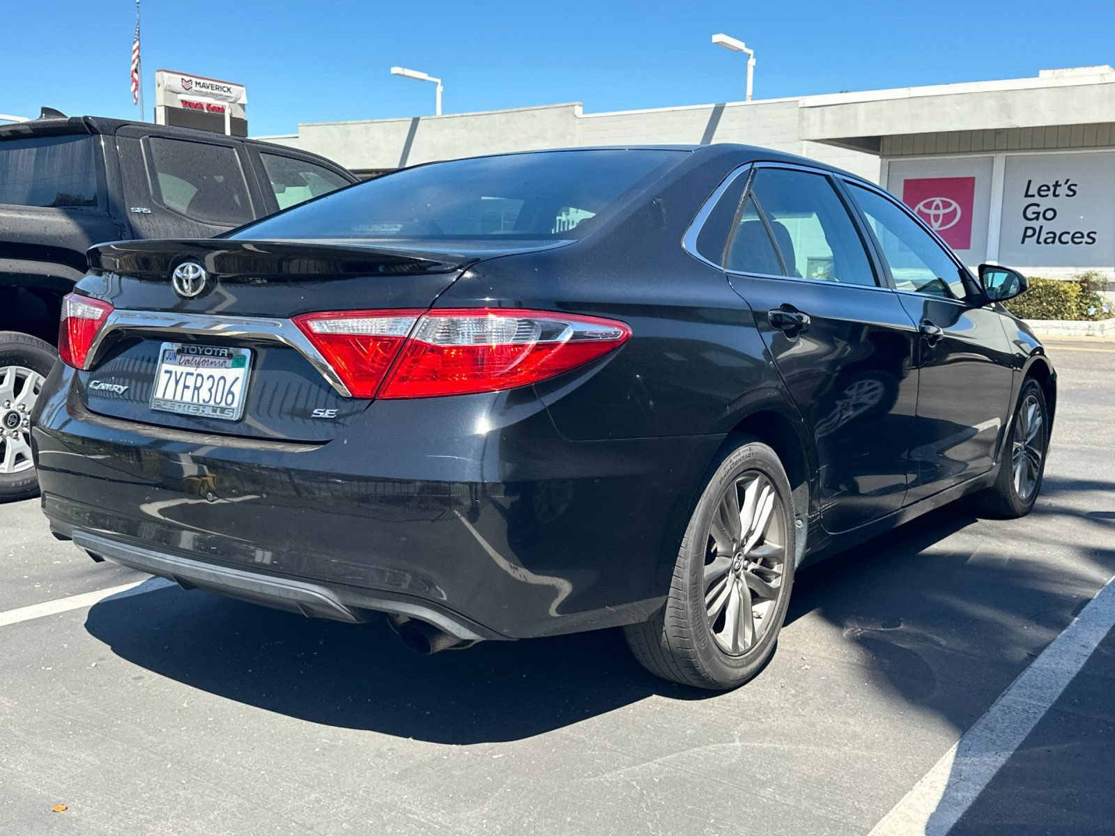Used 2017 Toyota Camry SE FWD image 3