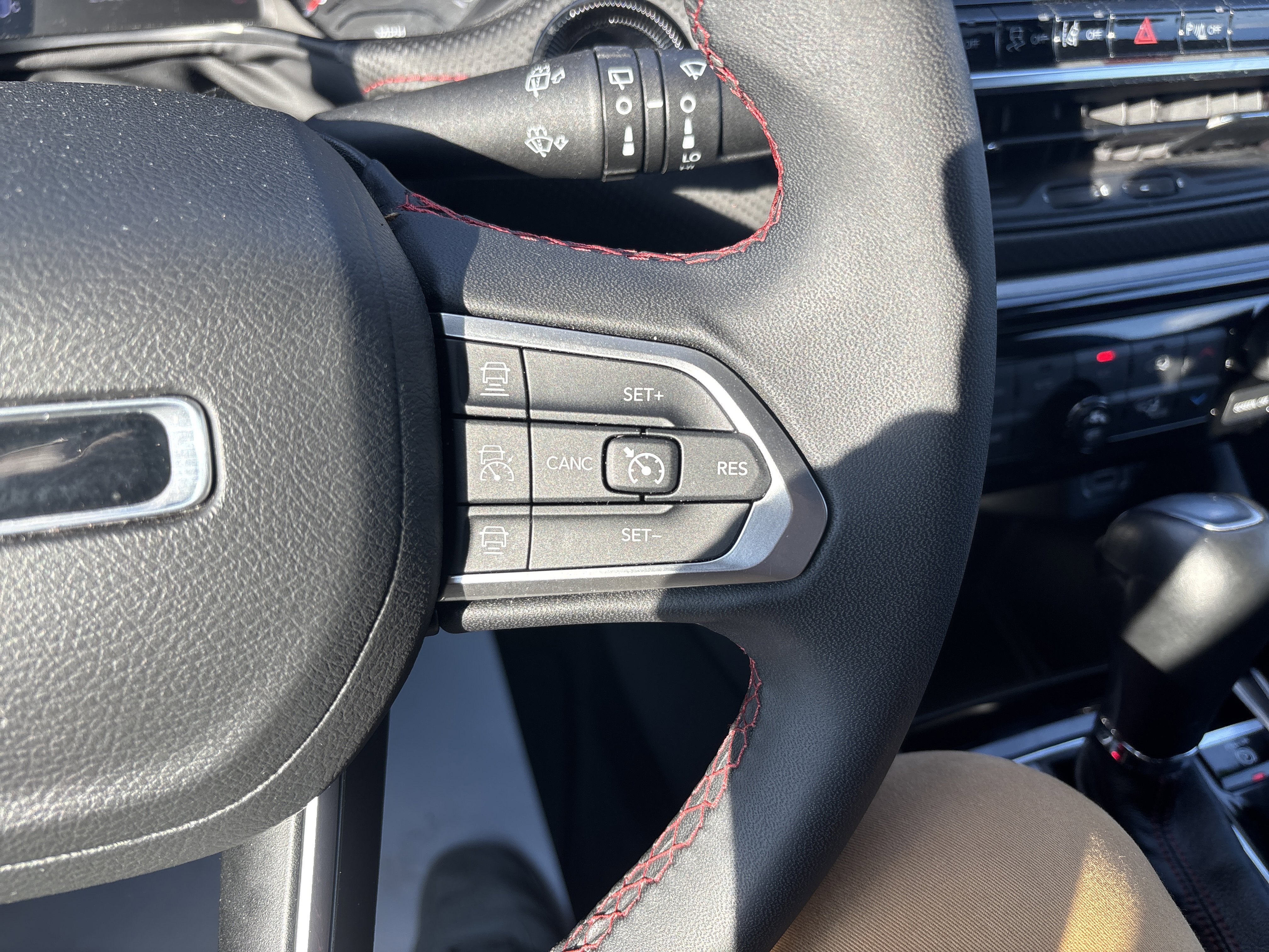 Used 2025 Jeep Compass Trailhawk AWD/4WD image 19