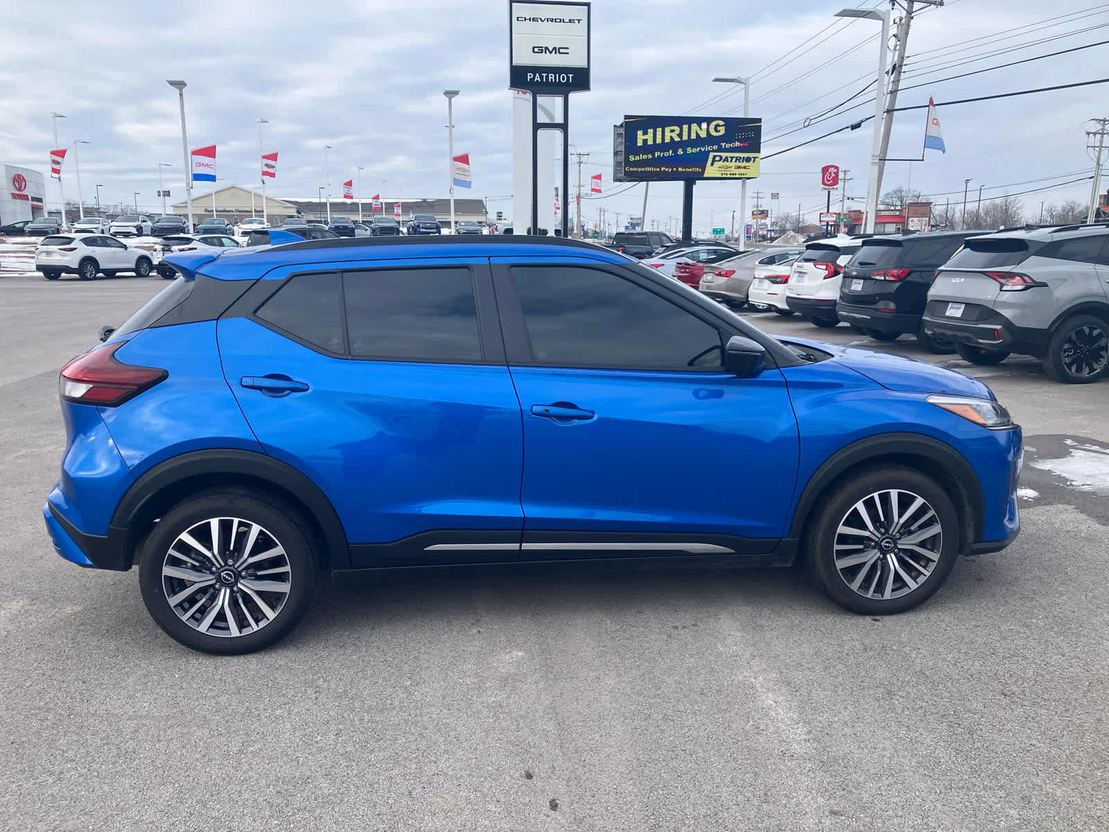 Used 2024 Nissan Kicks SR image 8