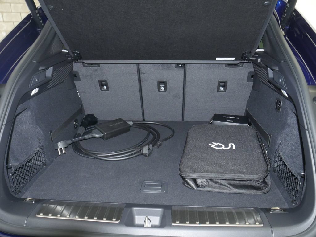 Certified 2026 Porsche Macan Turbo Electric AWD/4WD image 23