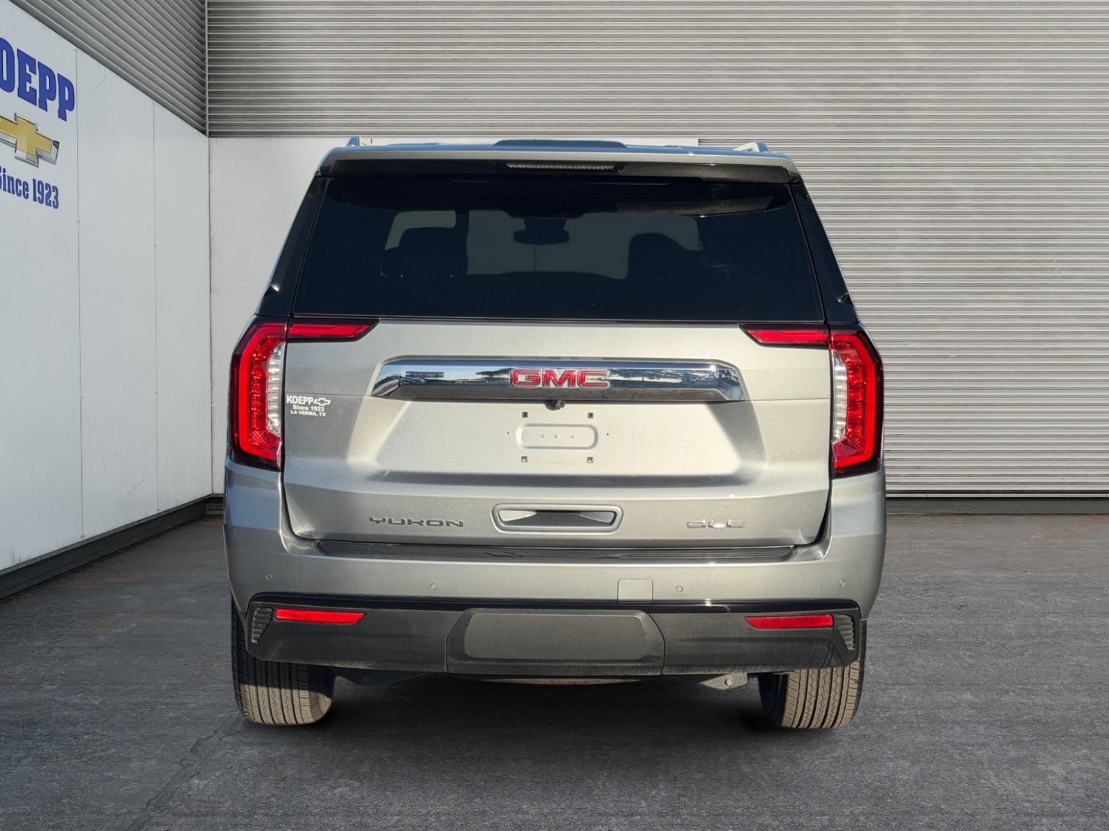 Used 2024 GMC Yukon SLE RWD image 4
