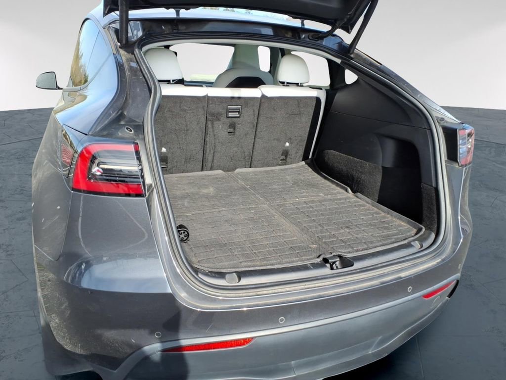 Used 2022 Tesla Model Y Performance image 9