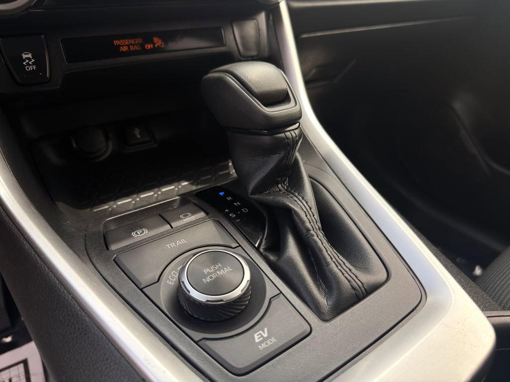 Used 2020 Toyota RAV4 LE AWD/4WD image 35