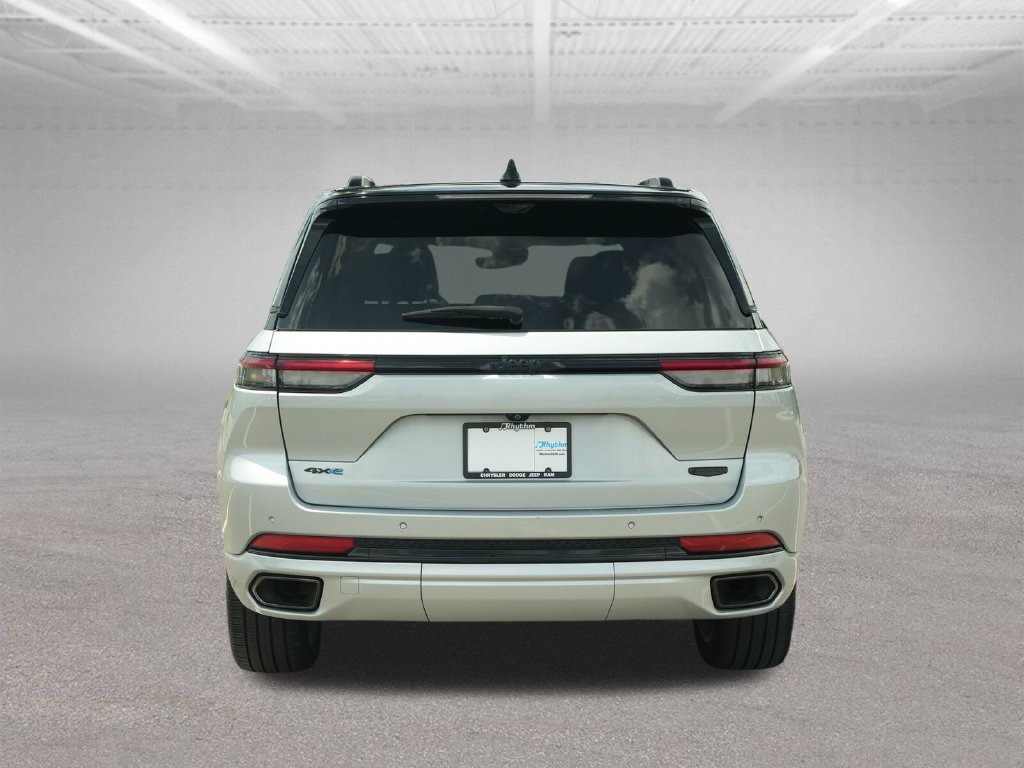 Used 2023 Jeep Grand Cherokee Summit AWD/4WD image 8