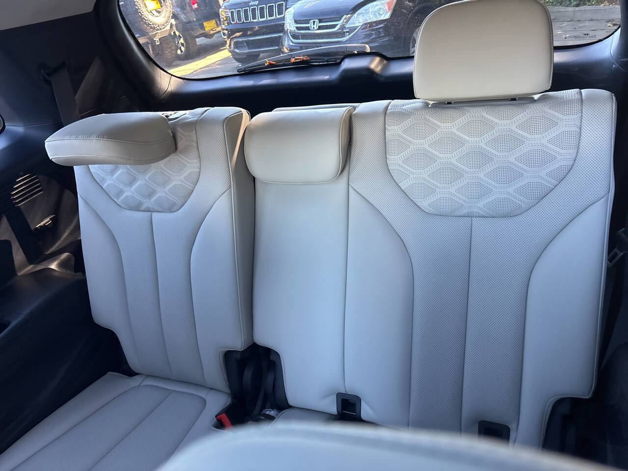 Used 2021 Hyundai Palisade Calligraphy image 16