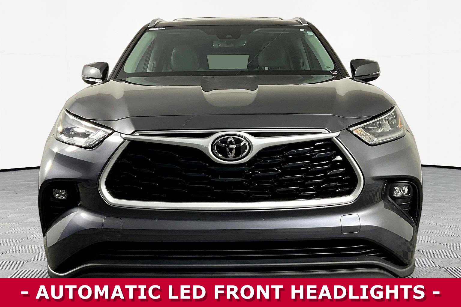 Used 2020 Toyota Highlander XLE image 2