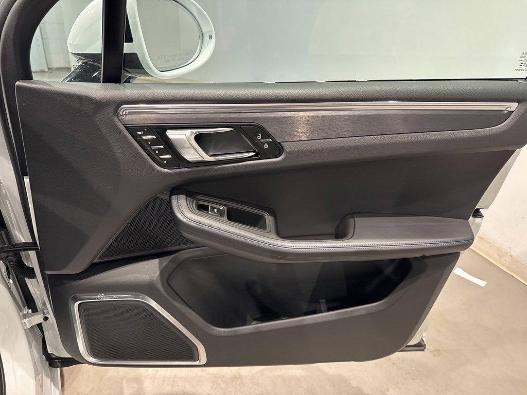 Used 2025 Porsche Macan GTS image 50