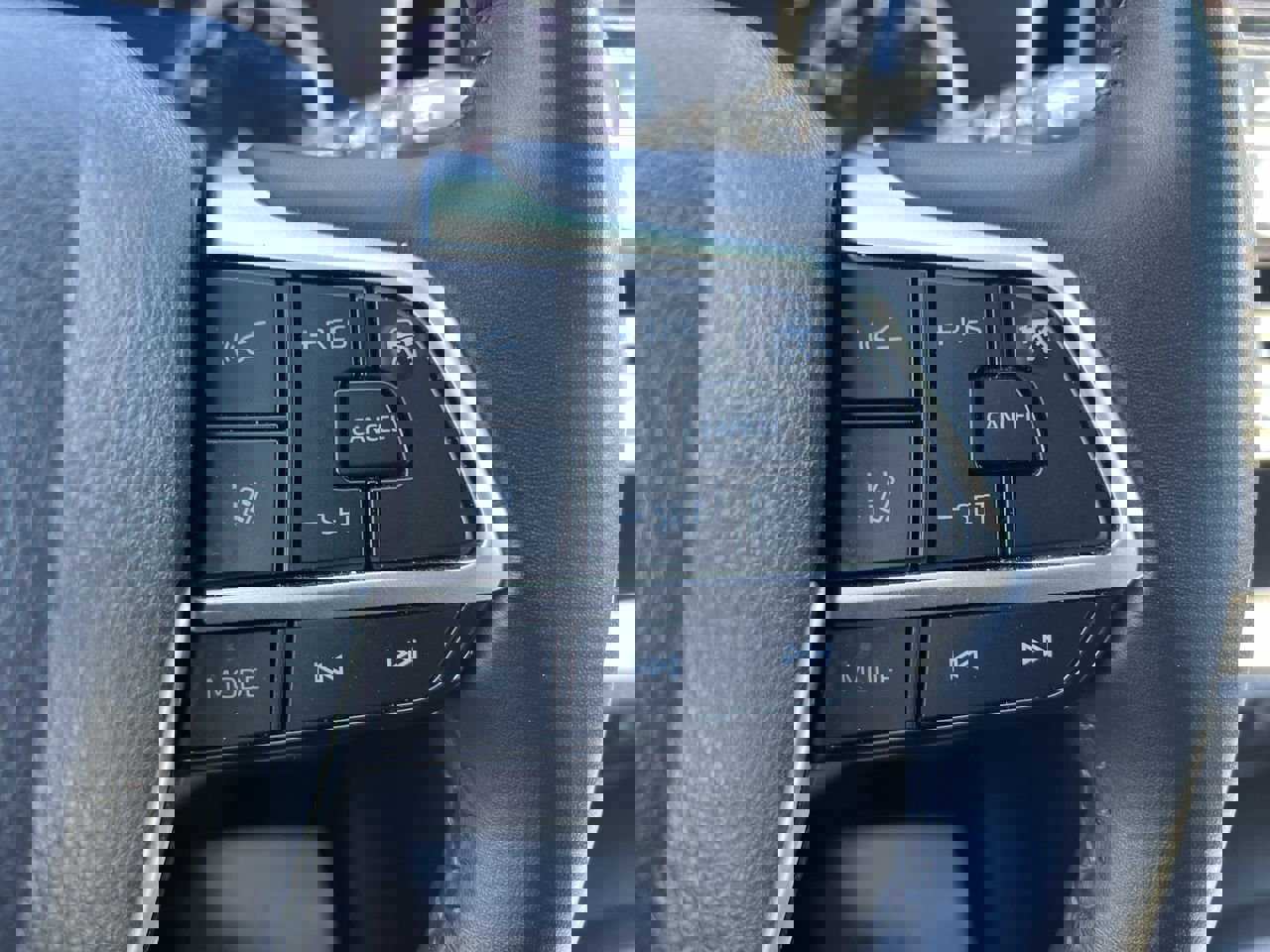 Used 2024 Toyota Highlander LE AWD/4WD image 20