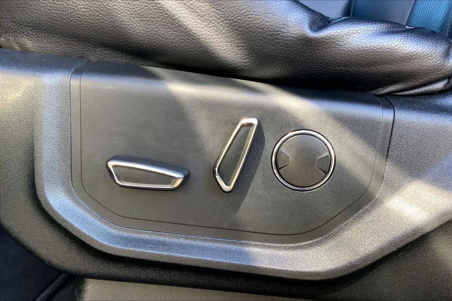 Used 2019 Ford Expedition Limited RWD image 34