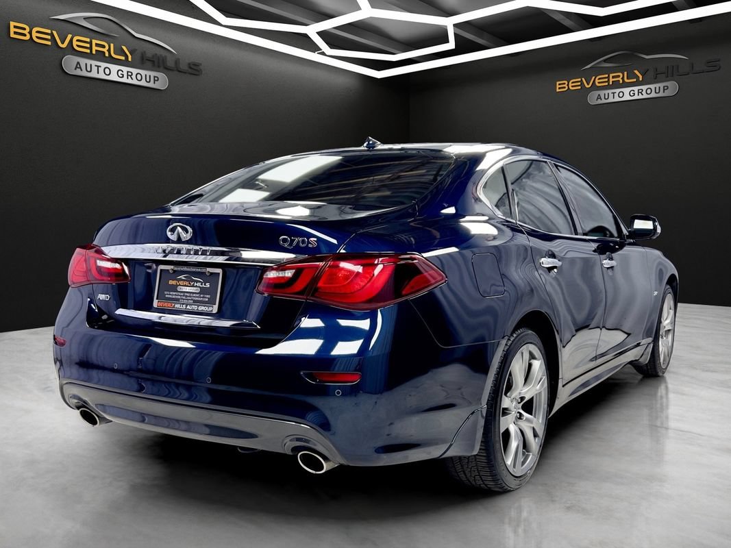 Used 2018 INFINITI Q70 Luxe w/ Sport Package AWD/4WD image 5