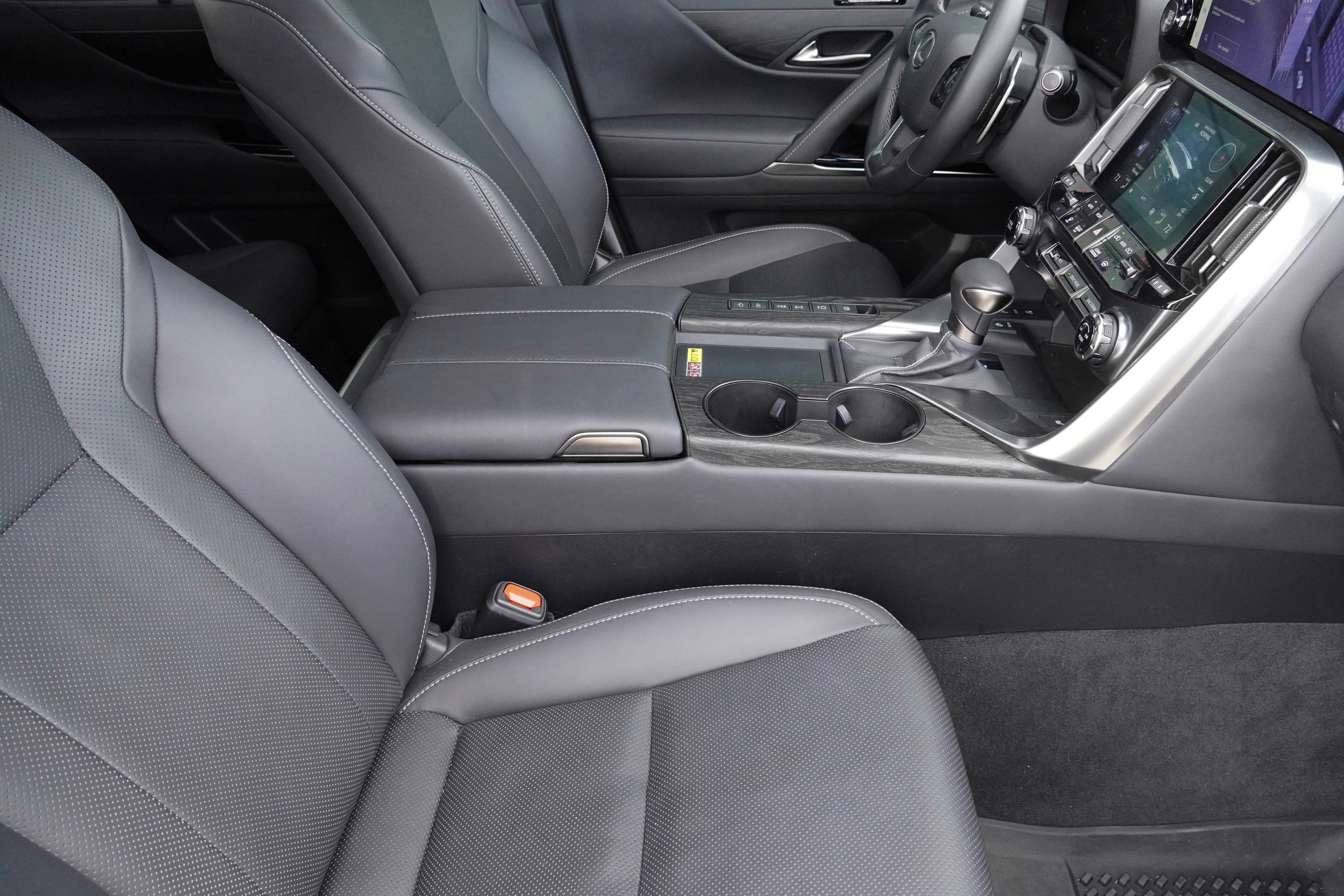 Used 2025 Lexus LX 600 4WD w/ Interior Upgrade Package image 12