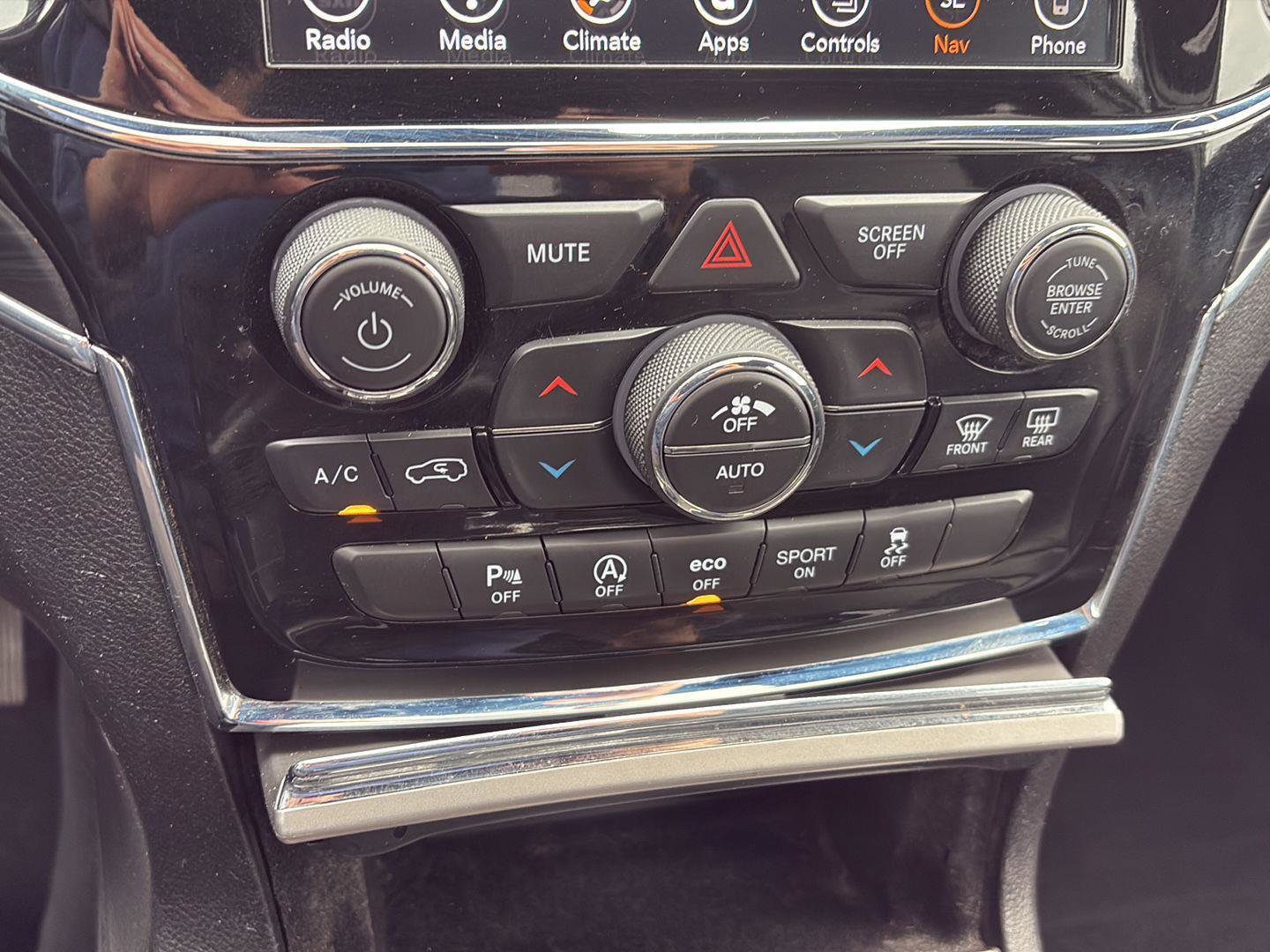 Used 2019 Jeep Grand Cherokee Limited image 24