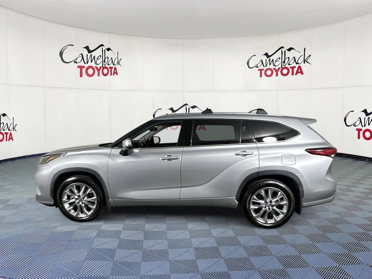Used 2021 Toyota Highlander Limited AWD/4WD image 5