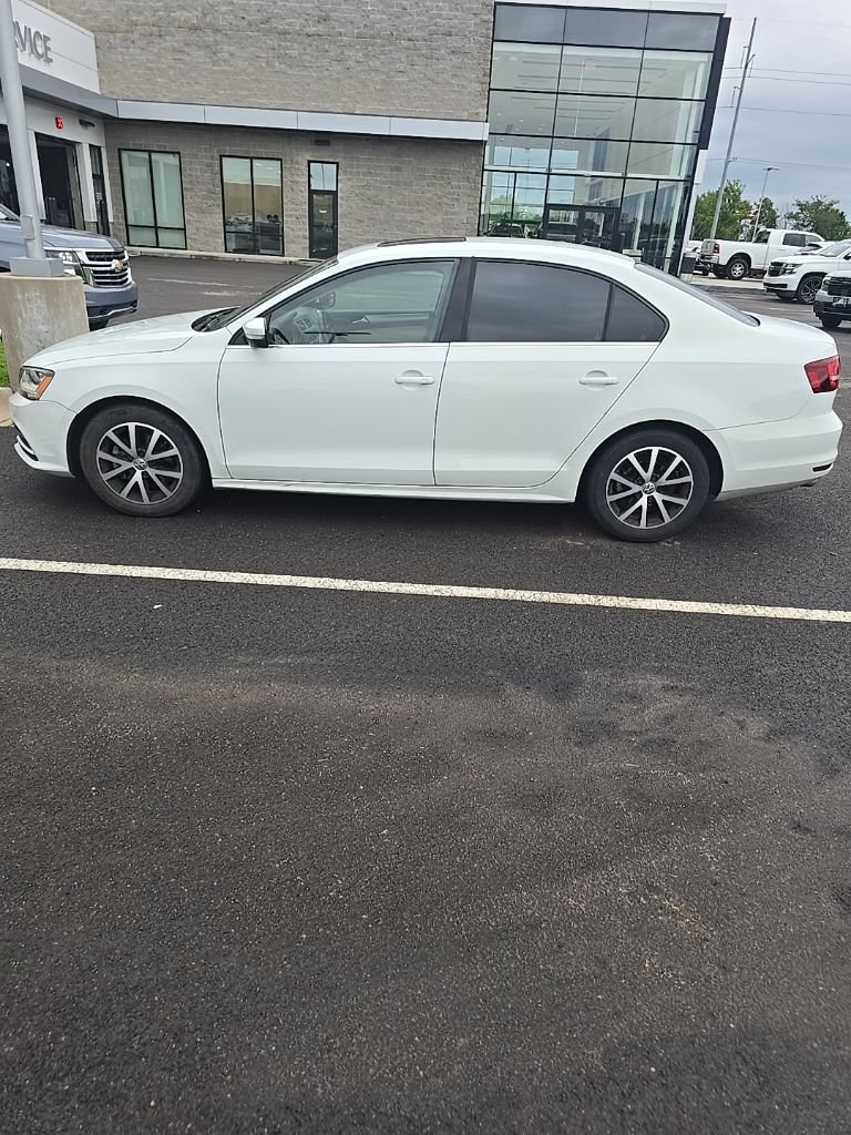 Used 2017 Volkswagen Jetta SE FWD image 5
