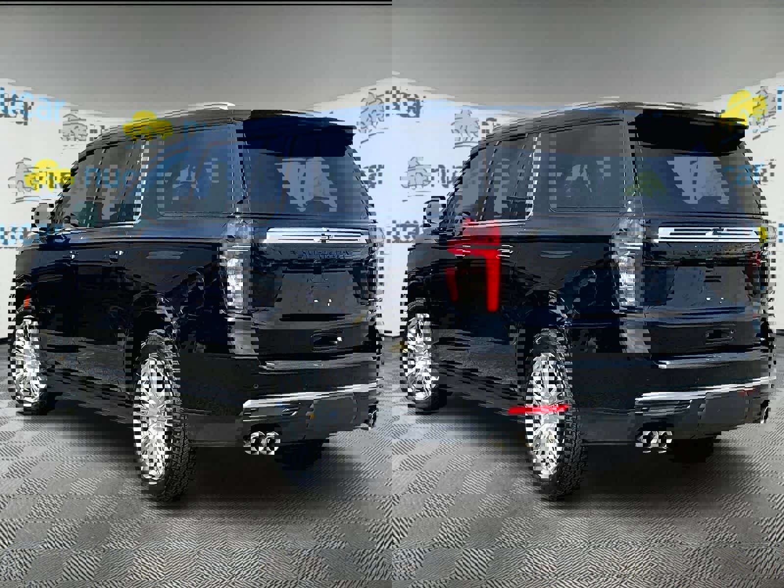 Used 2024 Chevrolet Suburban High Country image 4