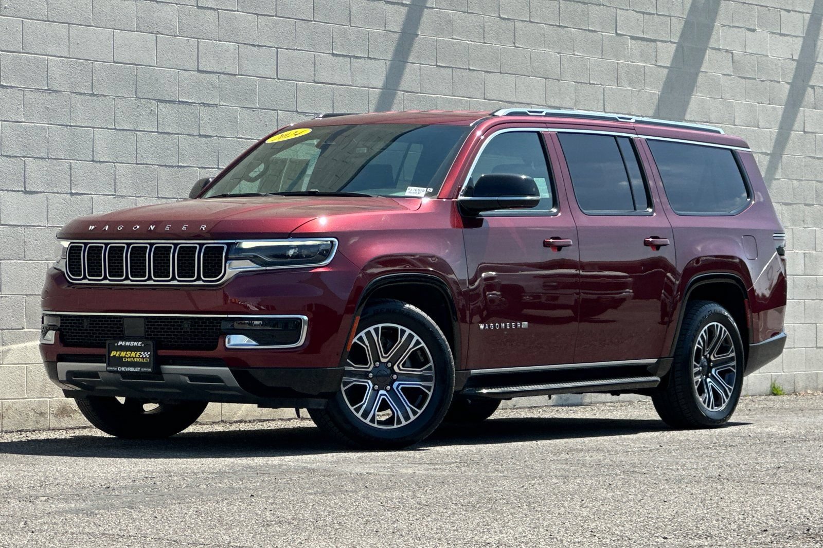 Used 2024 Jeep Wagoneer L Series II RWD image 8